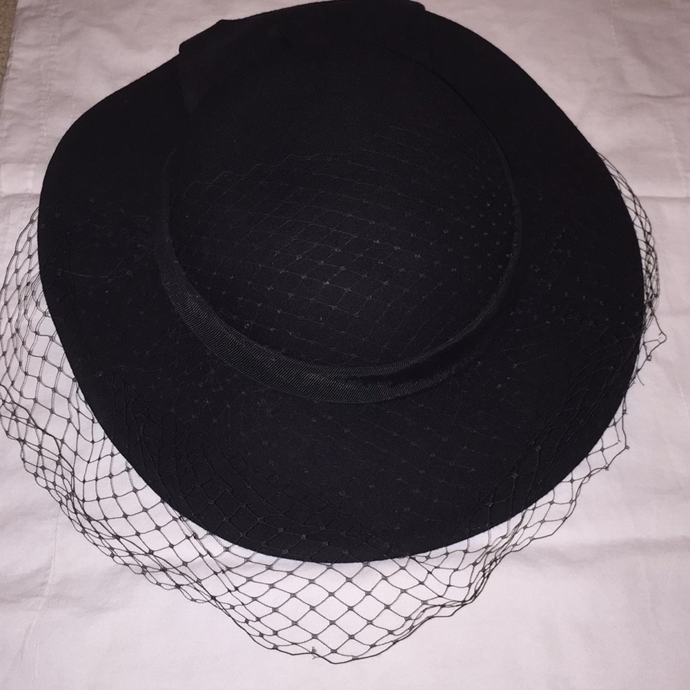 Betmar vintage hat with lace